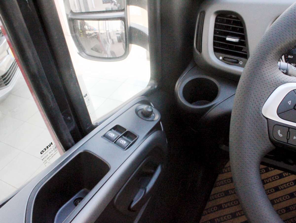 Iveco Daily 35C18HA8 3.0 375 Chassis Cabine Aut. Zwart Nieuw