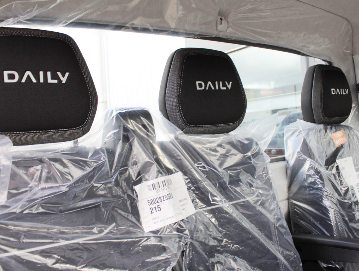 Nieuwe Iveco Daily 50C18HA8 3.0 435 Chassis/Open Laadbak Aut. Dubbellucht