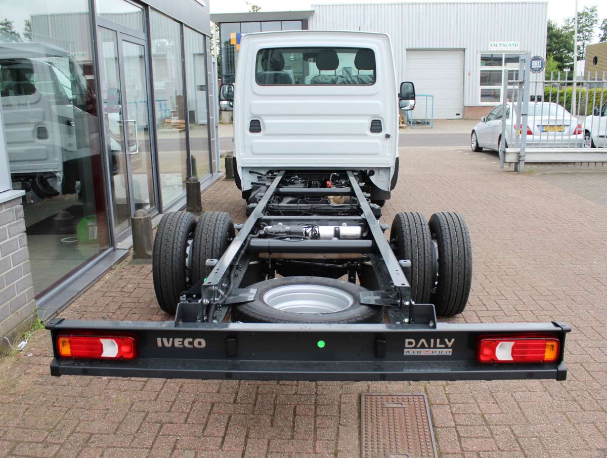 Iveco Daily 70C18HA8 Chassis Cabine 410 Aut. Nav/Airco/Cruise Nieuw