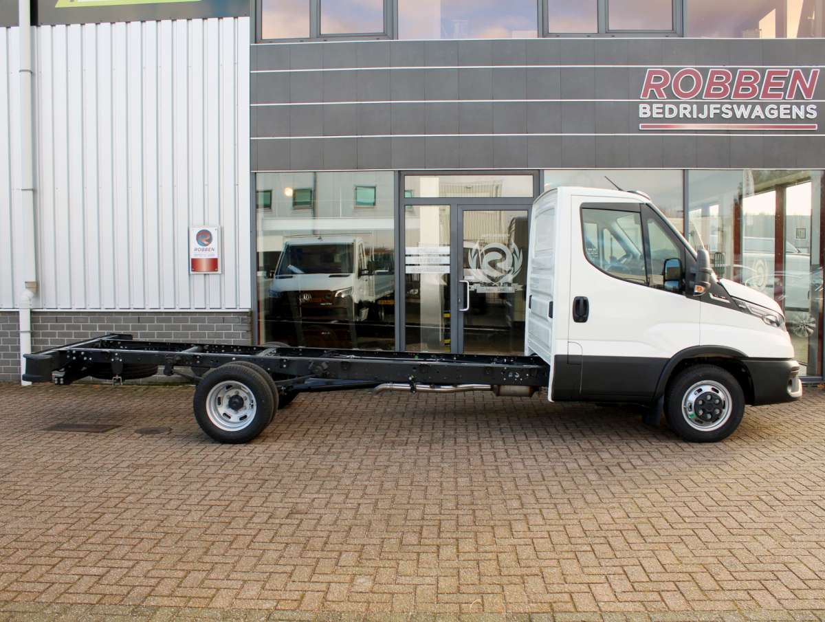 Nieuwe Iveco Daily 42C18HA8 3.0 410 Chassis Cabine Automaat Dubbellucht