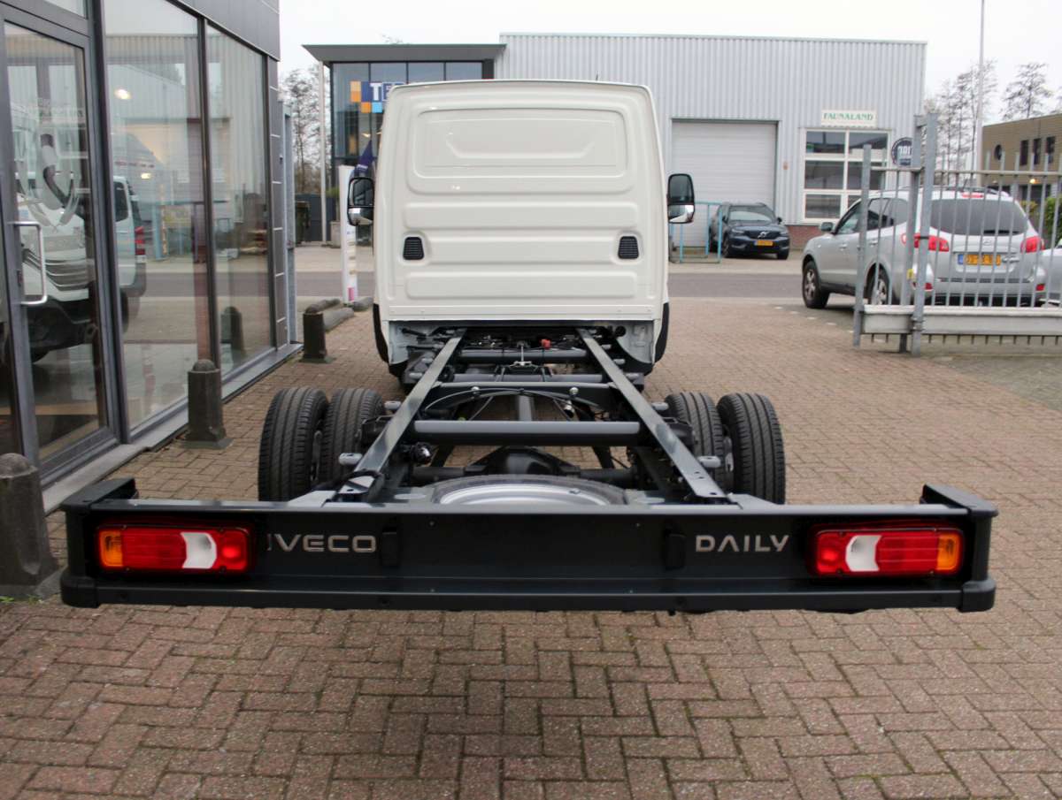 Nieuwe Iveco Daily 42C18HA8 3.0 410 Chassis Cabine Automaat Dubbellucht