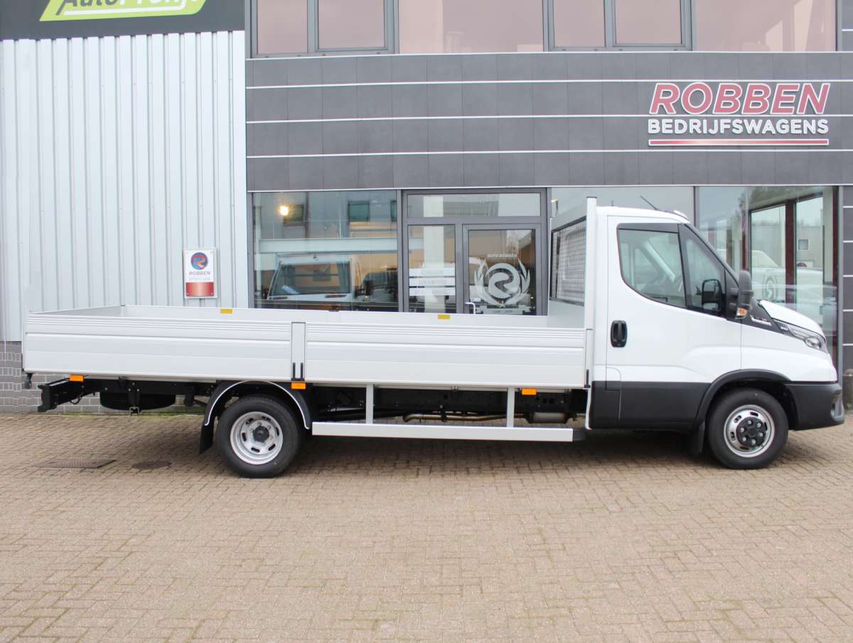 Witte nieuwe Iveco Daily open laadbak leasen of kopen