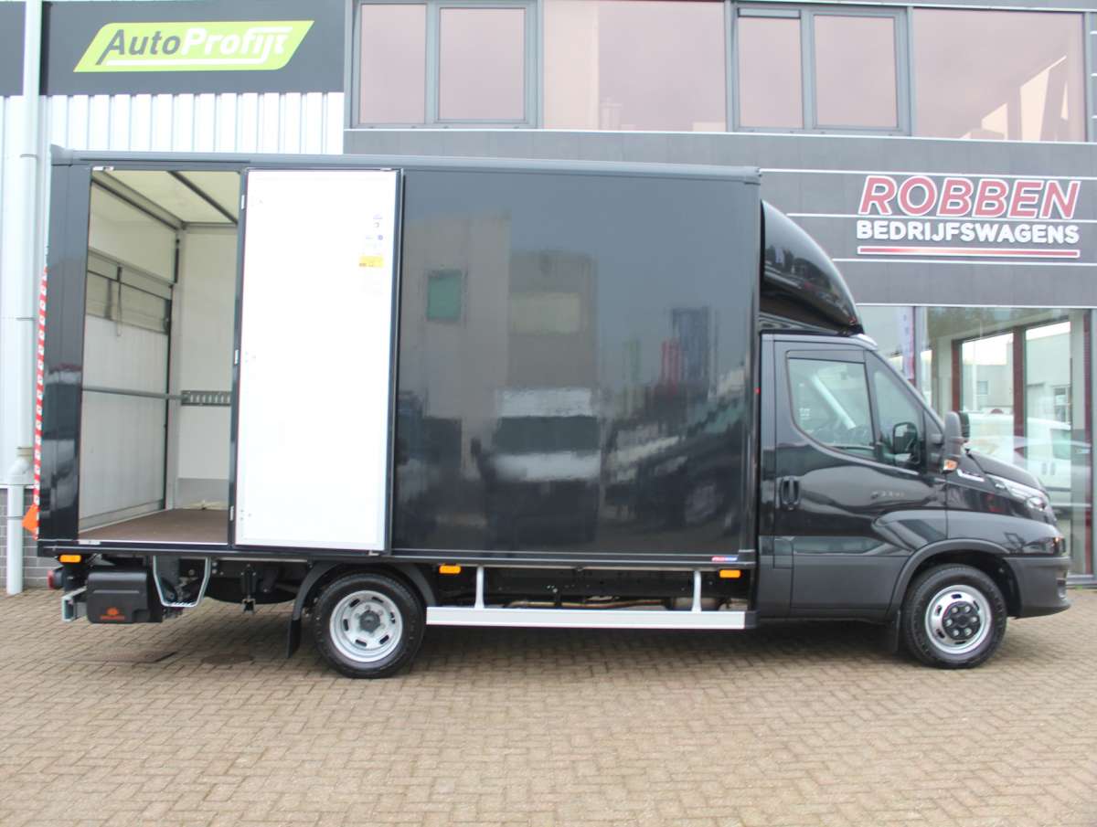 Iveco Daily 35C18 HA8 3.0 375 Bakwagen Aut. Laadklep Zijdeur Dubbellucht Nieuw