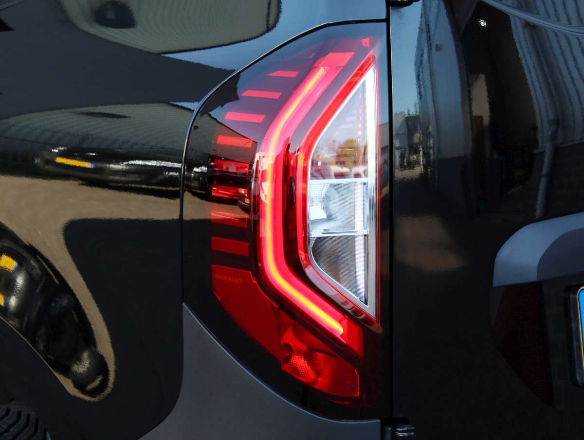 Zwarte Renault Kangoo bestelwagen benzine