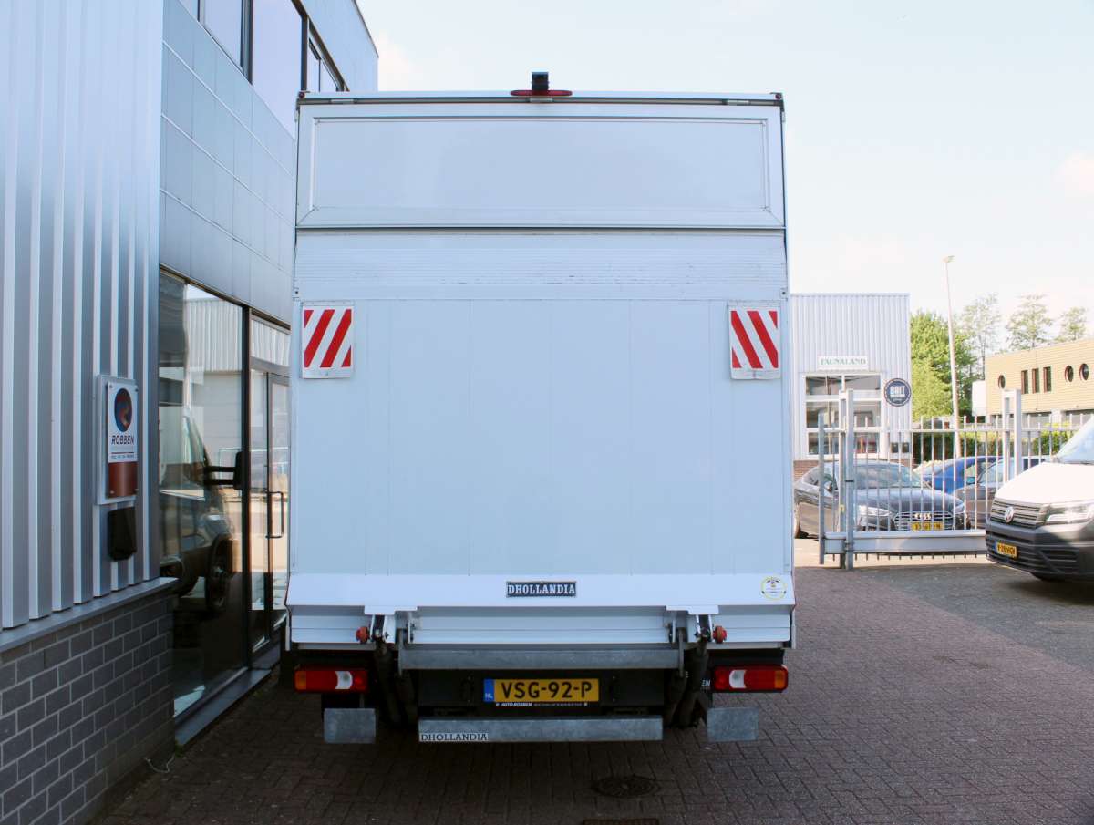 Iveco Daily 40C18 HA8 Bakwagen Aut. Laadklep 1000 kg / Zijdeur
