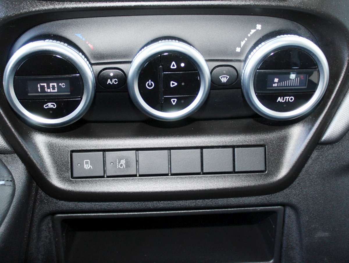 Iveco Daily 40C18 HA8 Bakwagen Aut. Laadklep 1000 kg / Zijdeur