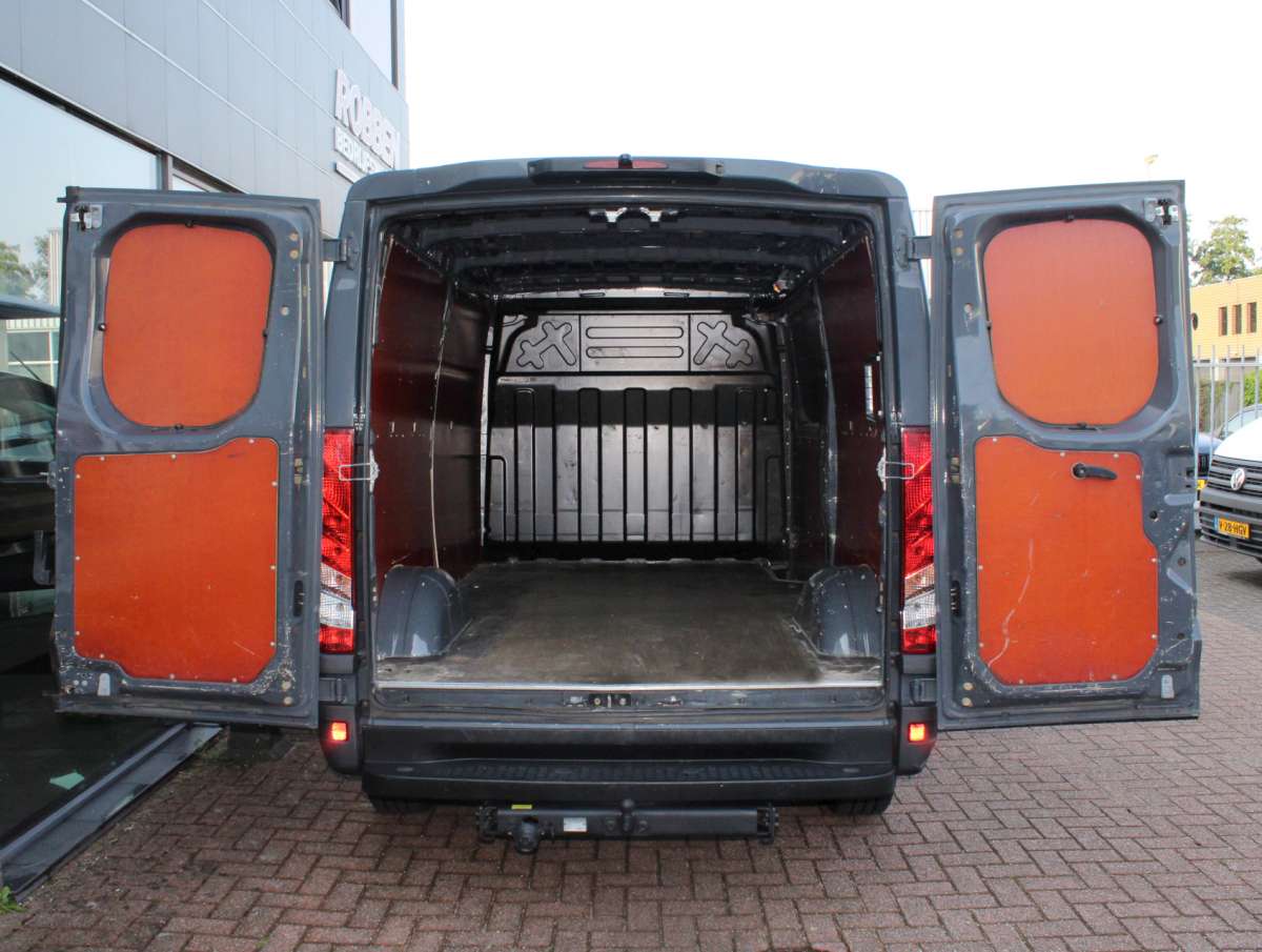 Iveco Daily 35S18V 3.0 352 Aut. Airco/Cruise/Nav Trekhaak H1L2