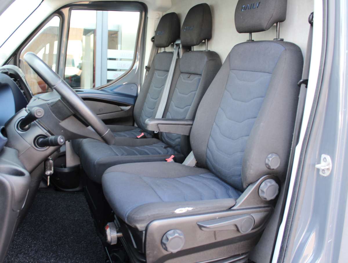 Iveco Daily 35S18V 3.0 352 Aut. Airco/Cruise/Nav Trekhaak H1L2
