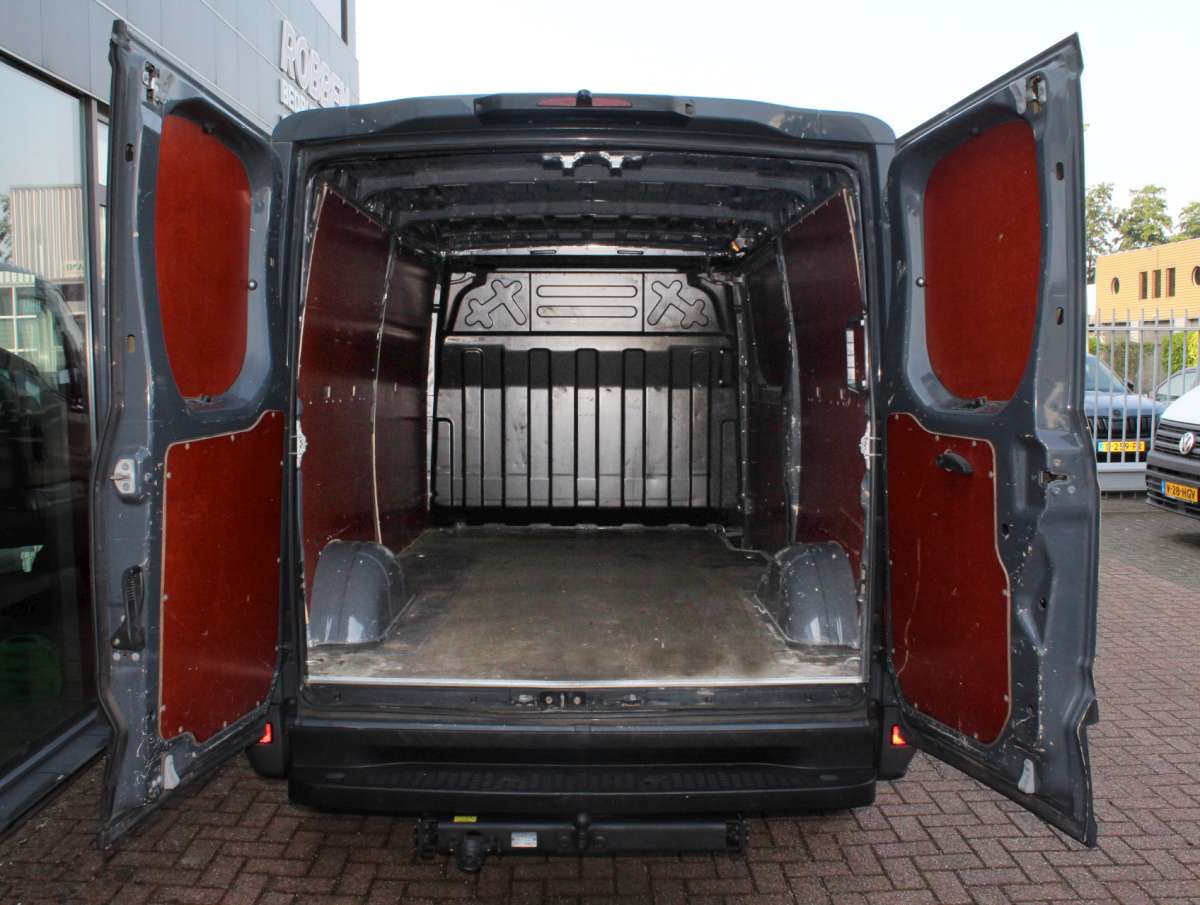 Iveco Daily 35S18V 3.0 352 Aut. Airco/Cruise/Nav Trekhaak H1L2