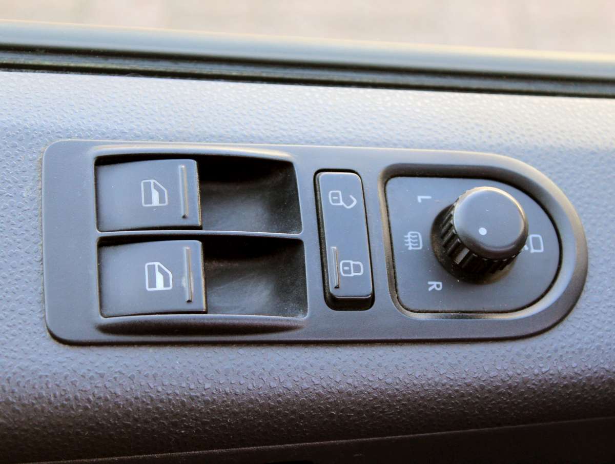 Volkswagen Transporter T5 2.0 TDI Aut. Dubbele Cabine L2 Trekhaak Nav/Airco/Cruise