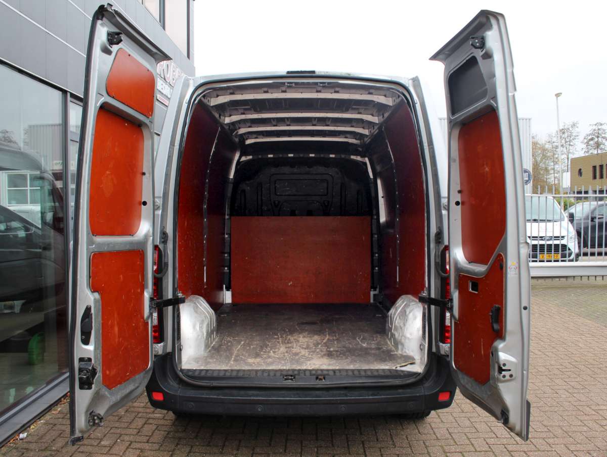 Renault Master T35 2.3 dCi L2H2 Airco/Cruise/Nav/PDC