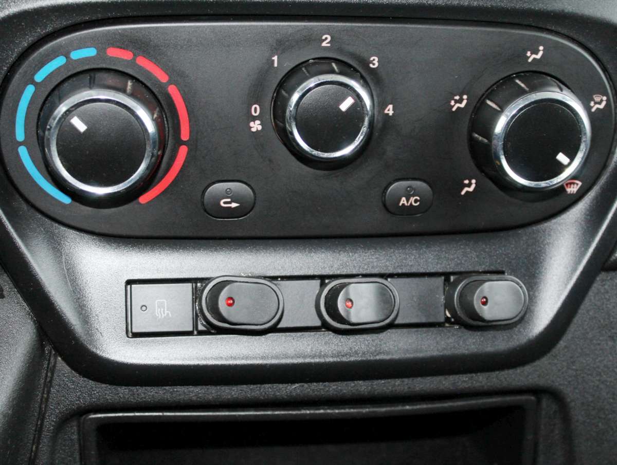 Iveco Daily 35S12D 2.3 345 Dub. Cabine Open Laadbak Kraan Airco/Cam/Cruise