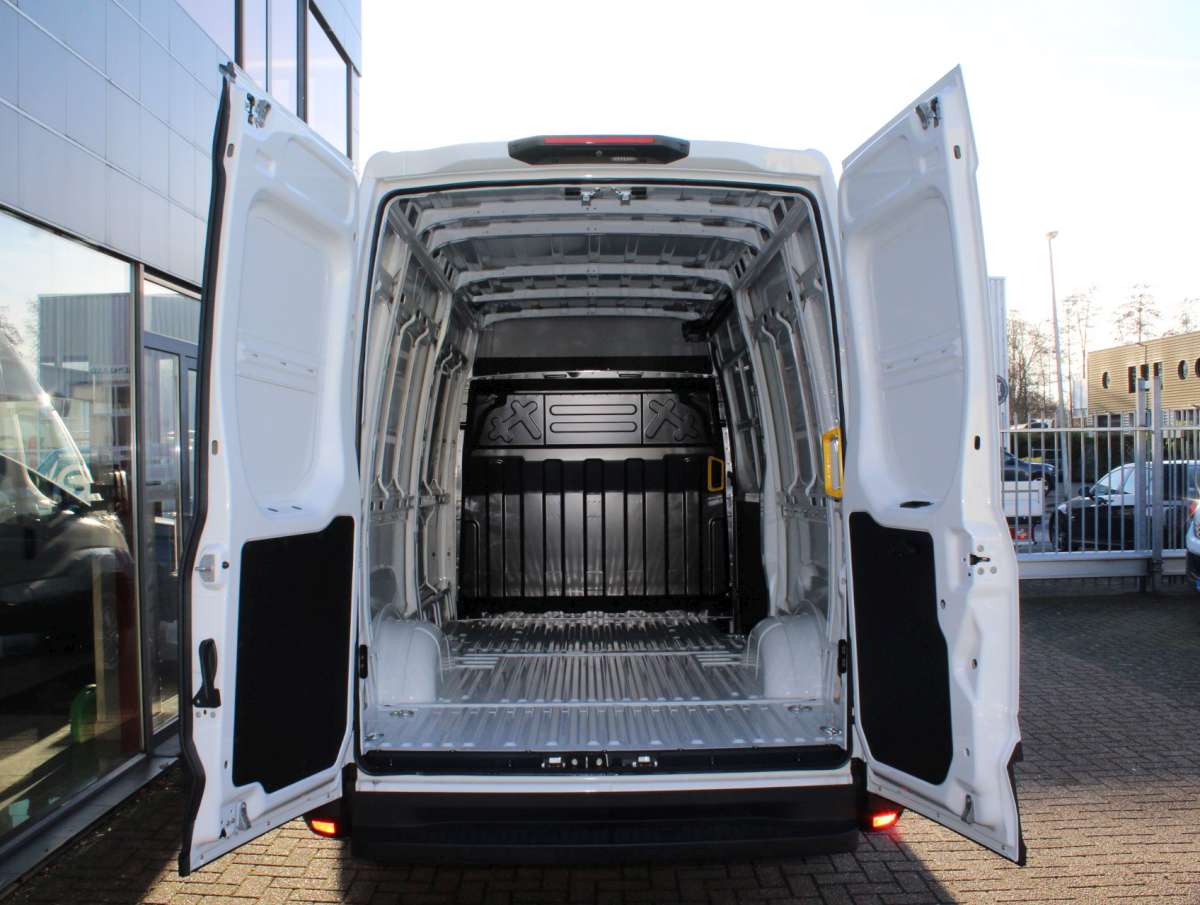 Iveco Daily 35S18HA8 V 3.0 352 H2 L Airco/Cruise/Cam/Nav Nieuw