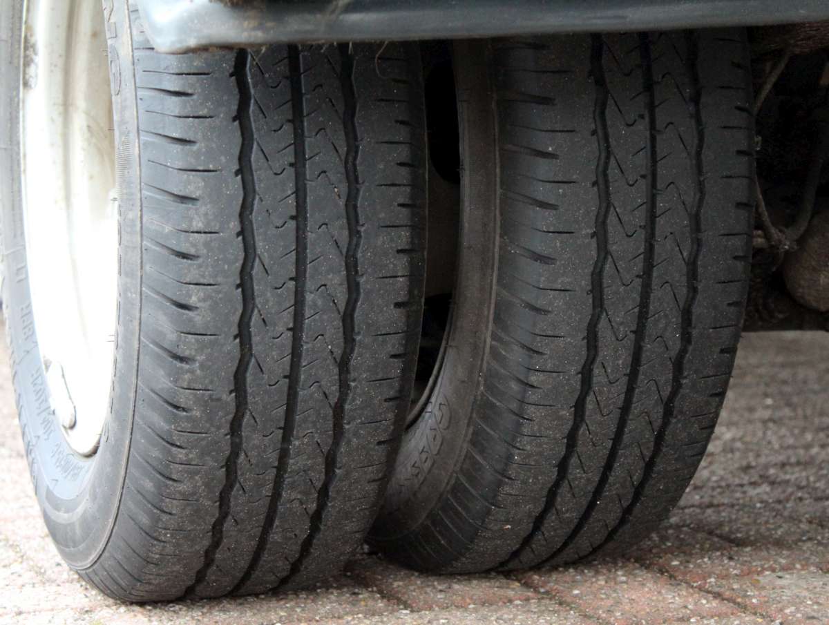 Mercedes-Benz Sprinter 412 D lang Open Laadbak Dubbele Cabine Dubbellucht Trekhaak