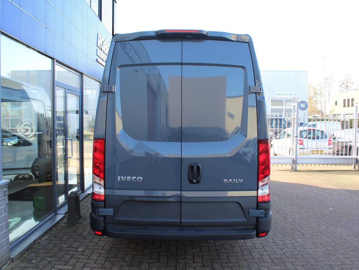 Iveco Daily 35S18 HA8 3.0 410 L4H2 Airco/Cruise/Cam Nieuw