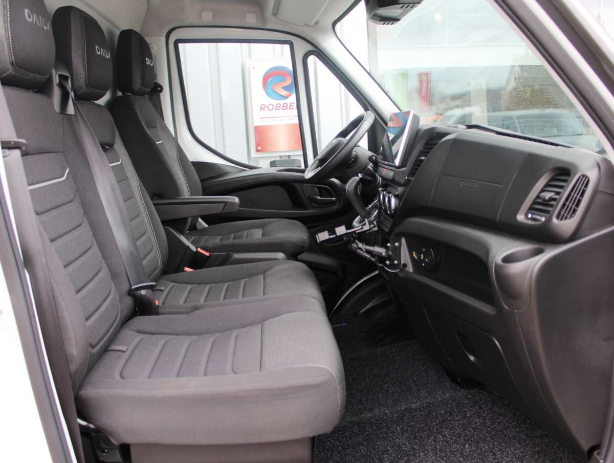 Iveco Daily 42C18 HA8 Bakwagen Aut. Dubbellucht Laadklep Cam/Cruise/Airco