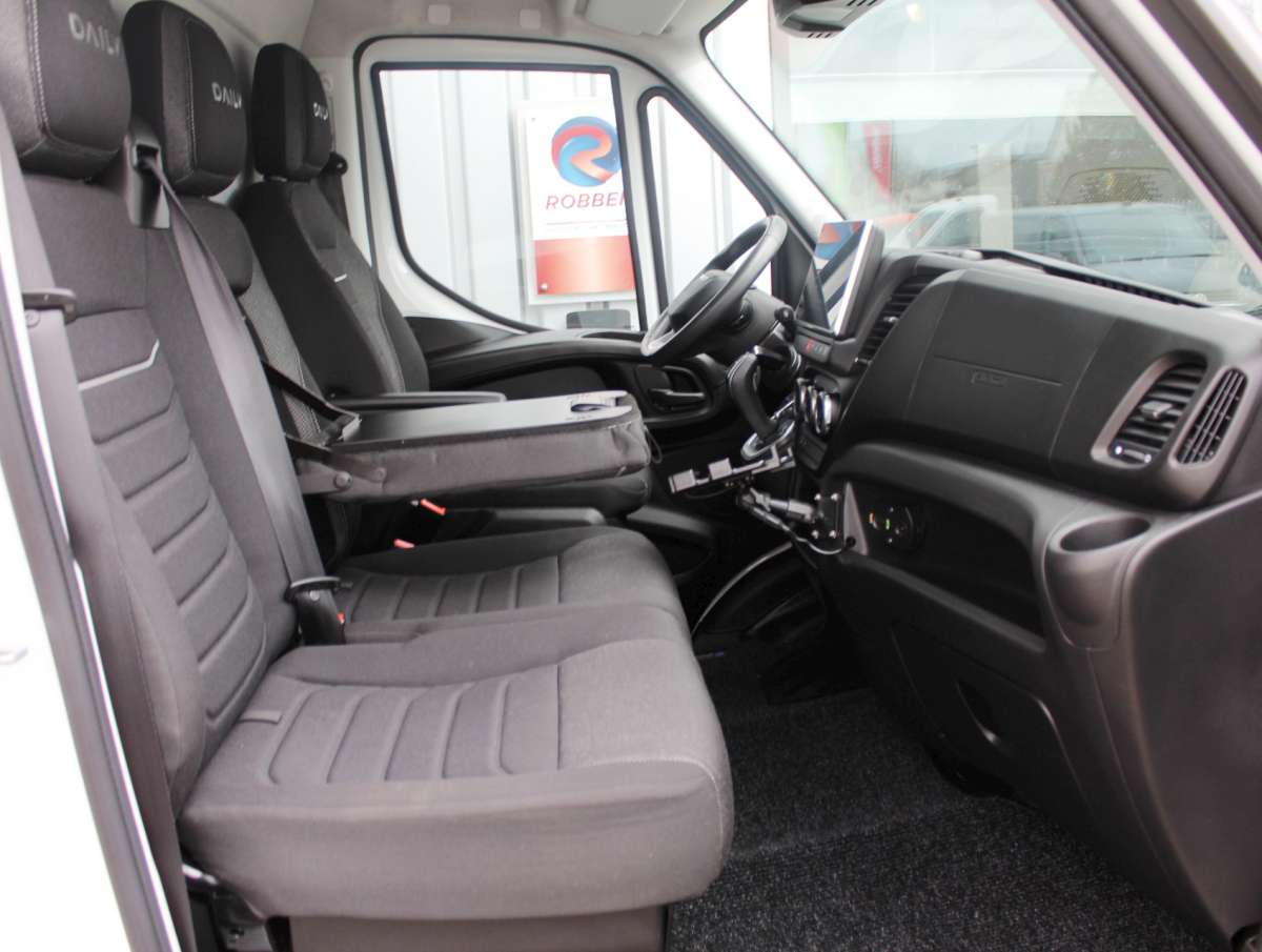 Iveco Daily 42C18 HA8 Bakwagen Aut. Dubbellucht Laadklep Cam/Cruise/Airco