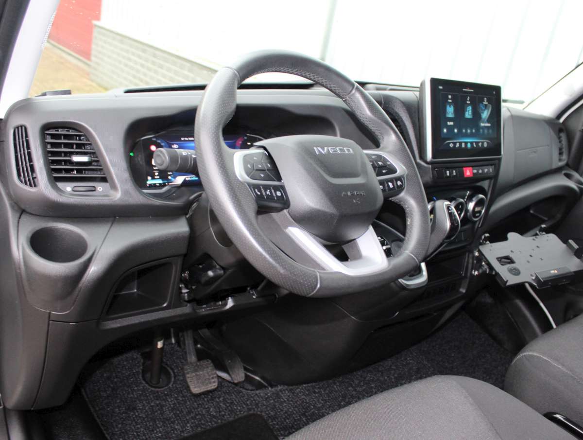 Iveco Daily 42C18 HA8 Bakwagen Aut. Dubbellucht Laadklep Cam/Cruise/Airco