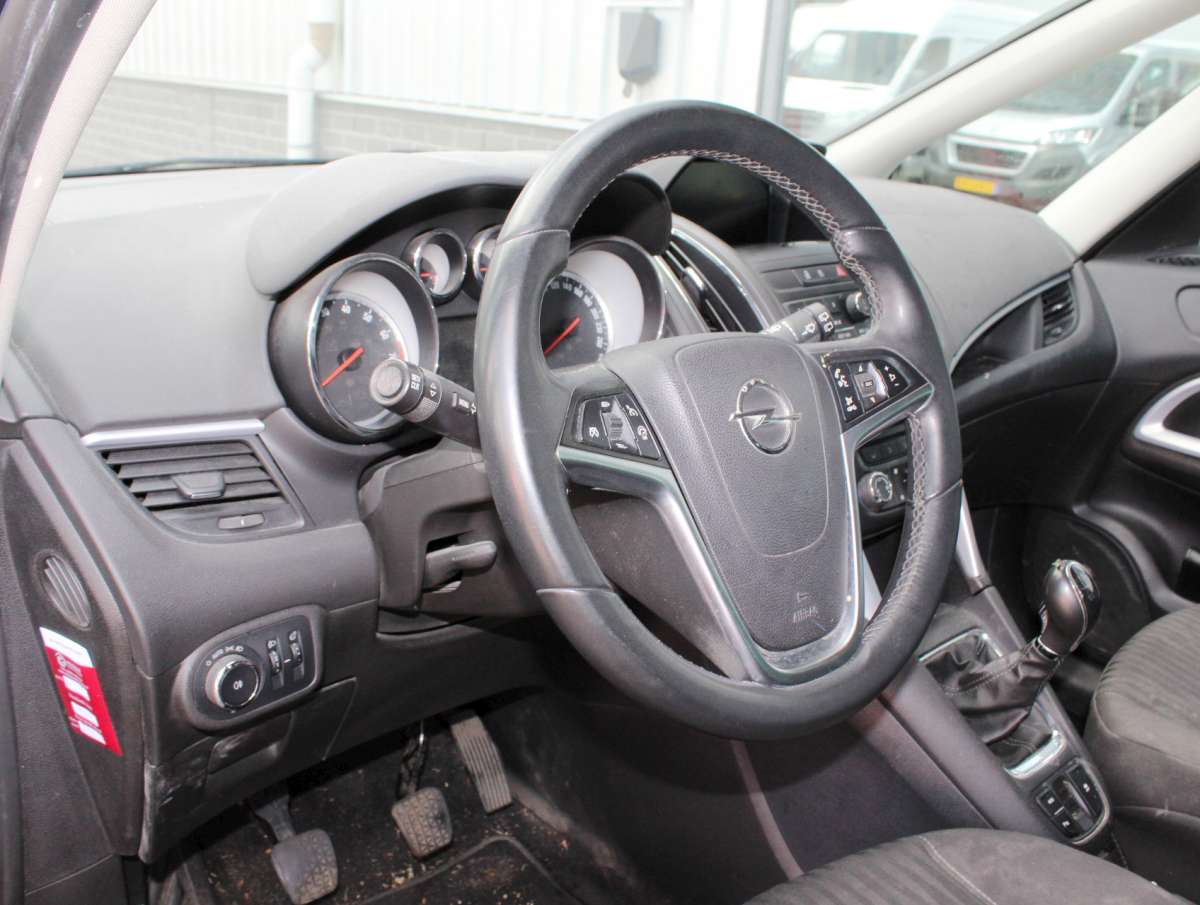 Opel Zafira Tourer 1.4 Edition 7 personen Airco/cruise/Nav