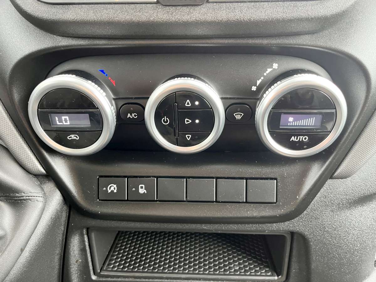 Iveco Daily 35C14 Aut. Koelwagen Vrieswagen Bakwagen Laadklep Dubbellucht