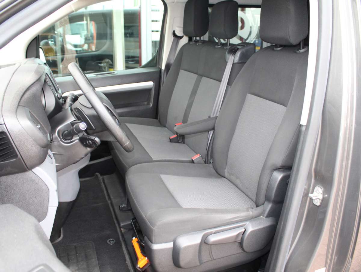 Peugeot Expert 2.0 BlueHDI 180pk L3 Aut. Dubbele Cabine Airco/Cam/Trekhaak