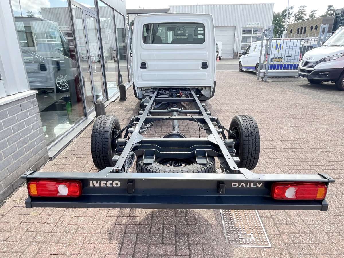 Iveco Daily 35S18 HA8 3.0 410 Chassis Cabine Airco/Cruise/Nav