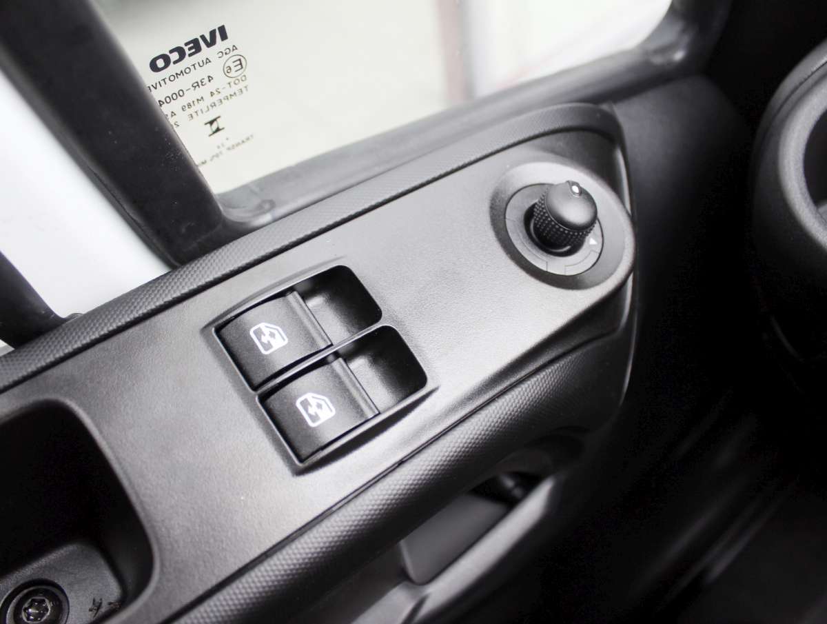 Iveco Daily 35C18HA8 3.0 345 Aut. Koelwagen/Vrieswagen Bakwagen Laadklep Dag-Nachtkoeling Dubbellucht