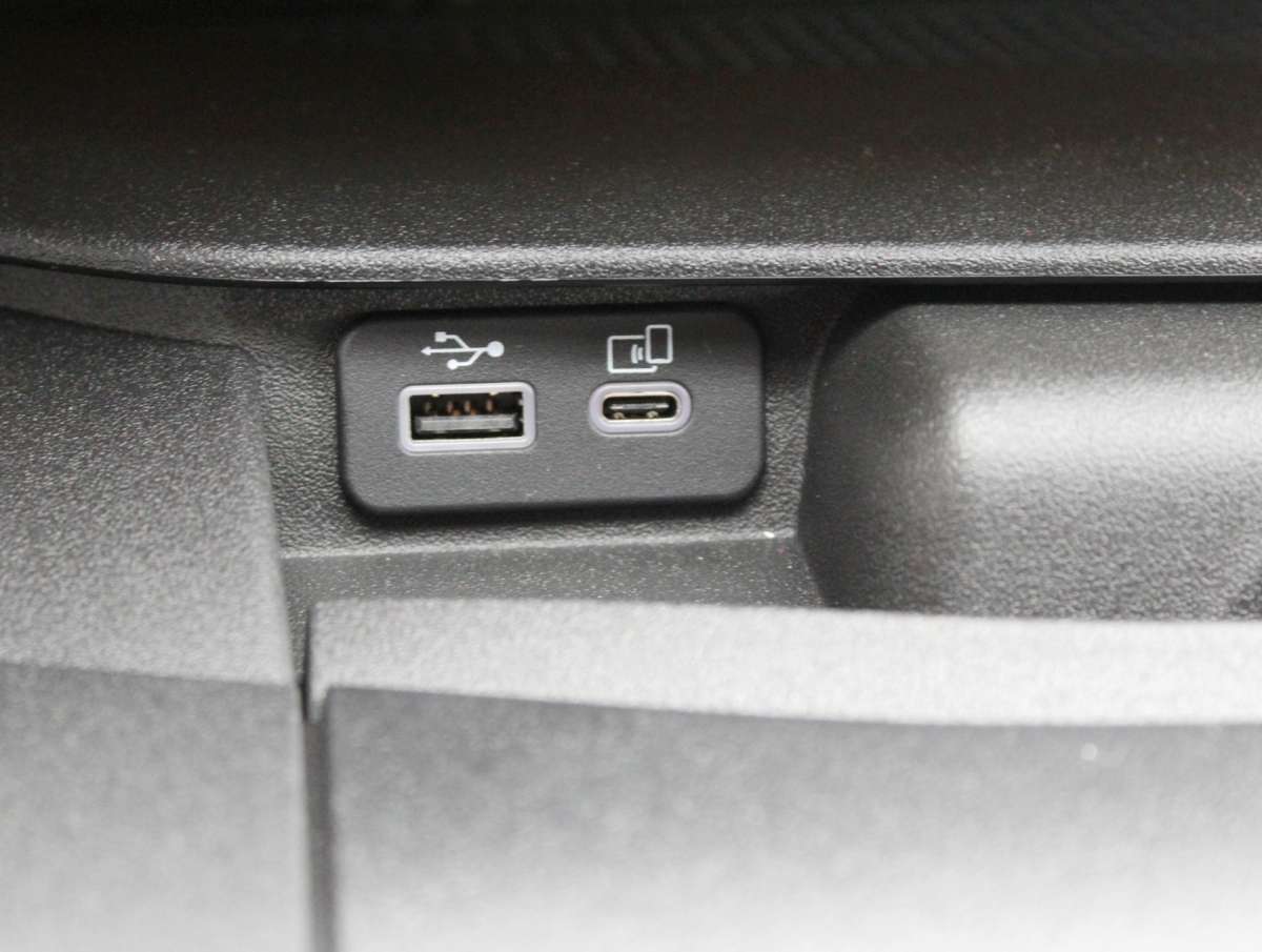 Iveco Daily 35C18HA8 3.0 345 Aut. Koelwagen/Vrieswagen Bakwagen Laadklep Dag-Nachtkoeling Dubbellucht